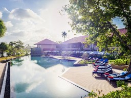 Anantara Kalutara Resort - Pool are of the hotel