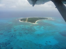 Vogelansicht von Denis Island - Blick auf Denis Island aus der Luft während des Landeanflugs.