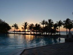 Dinarobin Beachcomber Resort Pool sunset Impressions
