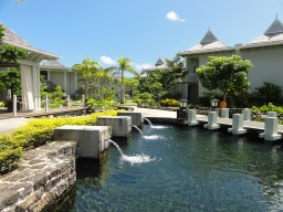 Hotel area of the St. Regis - Impressions of the hotel complex with the Beachfront colonial villas in the background.