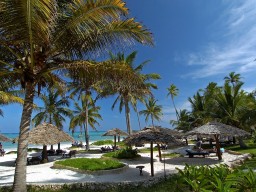 BREEZES Beach Club & Spa - Feel like in paradise.