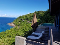 Oceanview Pool Villa mit Blick auf die Petit Anse Four Seasons Resort Mahe