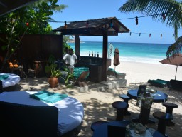 Neue Banyan Tree Resort Beach Bar  - Die neue Banyan Tree Beach Bar ist jetzt eröffnet und lädt ein um tolle Cocktails direkt an der Traumbucht Anse Intendance zu geniessen