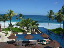 Banyan Tree Resort Seychelles infinity pool - The Banyan Tree Resort Seychelles Infinity Pool offers the best opportunity to swim, especially if the Anse Indendance is a bit rough and bathing is prohibited.