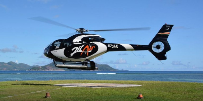 Ein unvergesslicher privat Helikopter Transfer zwischen dem Constance Lemuria Resort und dem Constance Ephelia Resort ist möglich