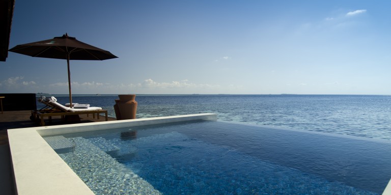 Beautiful ocean view - Relax in your own private pool with breathtaking view of the Indian Ocean.